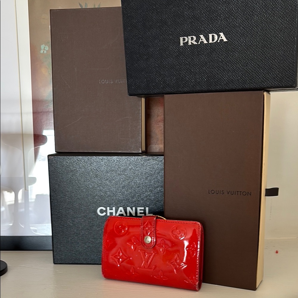 Louis Vuitton wallet red patent leather butterfly kiss snap  incl authenticity